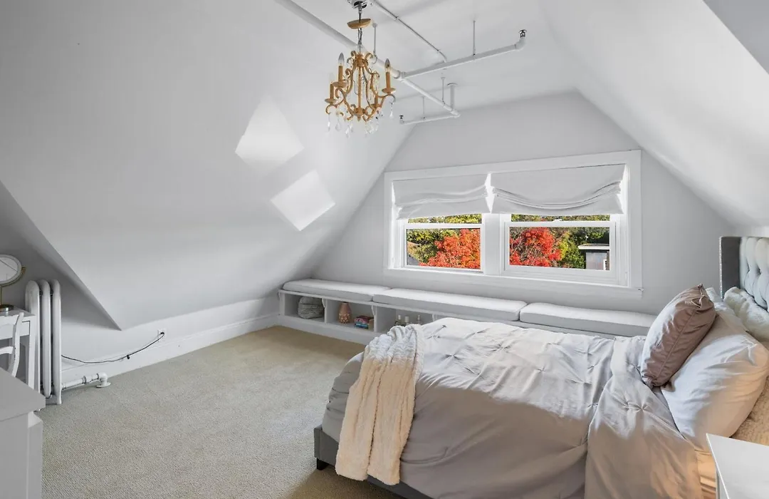 The New Victorian Mansion Bed & Breakfast-1